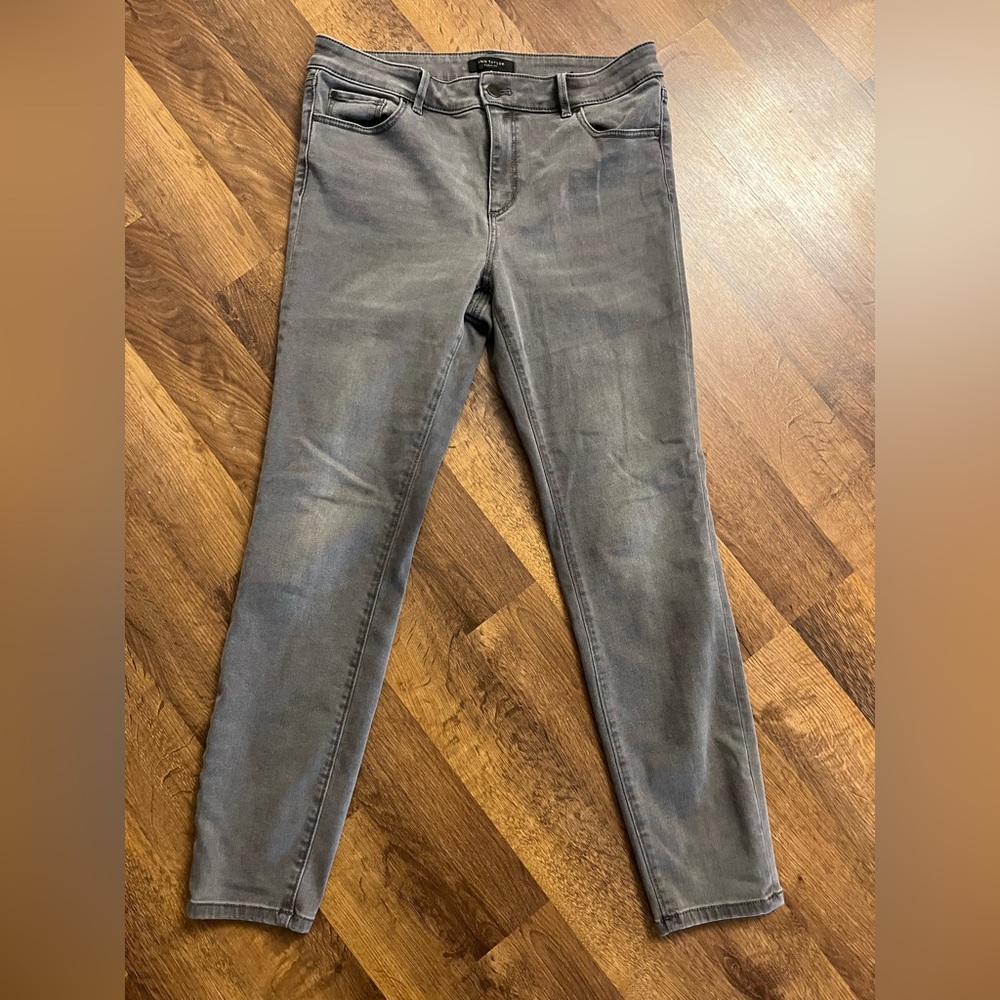 Ann Taylor “The Skinny” Jeans - Curvy fit Size 8